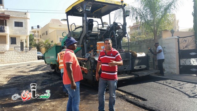  فيديو - بحضور رئيس البلدية المحامي عادل بدير .. يستمر تعبيد شوارع البلدة , تعبيد 4 شوارع بالقرب من شارع ال 24 الالتفافي  